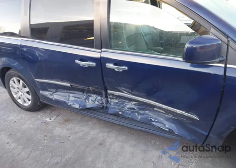 2015 Chrysler Town & Country Touring from USA, damaged, VIN 2C4RC1BG8FR619829